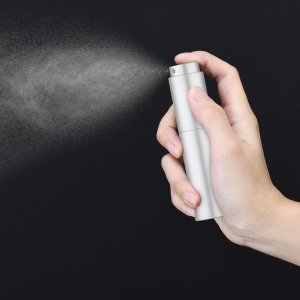 Refillable glass spray bottle for travel and beauty