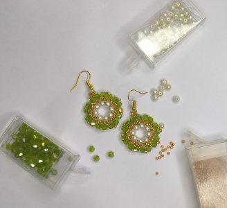 Handmade Elegant & Light Weight Beaded Earrings