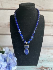 Designer Agate stone necklace with Lapis Lazuli pendant