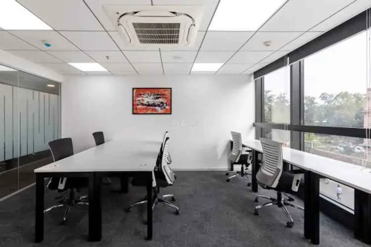 regus sg highway coworking space 1003_333921.webp
