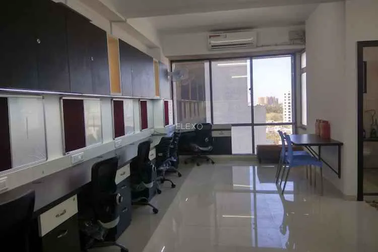 start desk motera coworking space 1073_529625.webp