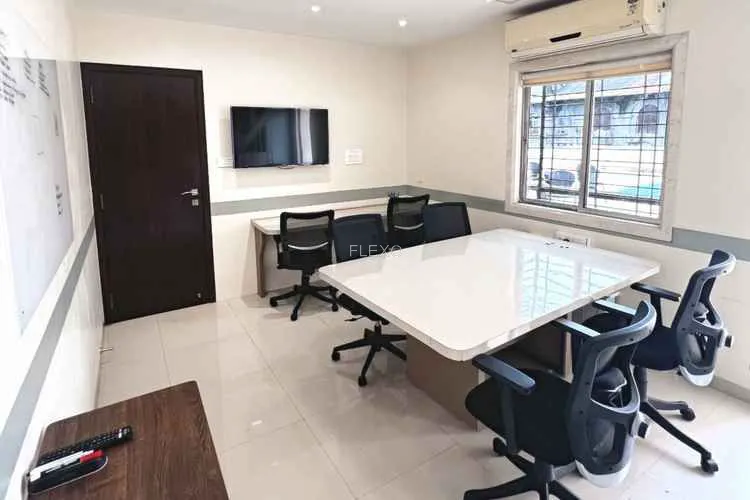 hour space colaba coworking space 140_511288.webp