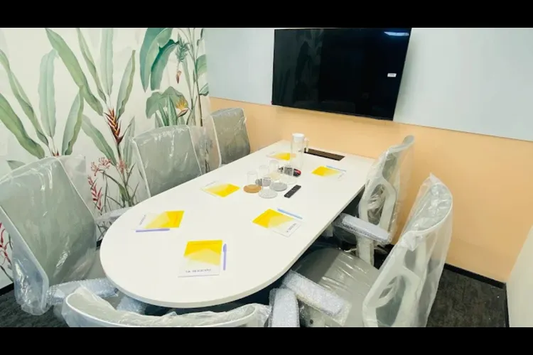 india accelerator vesu coworking space 2542_355132.webp