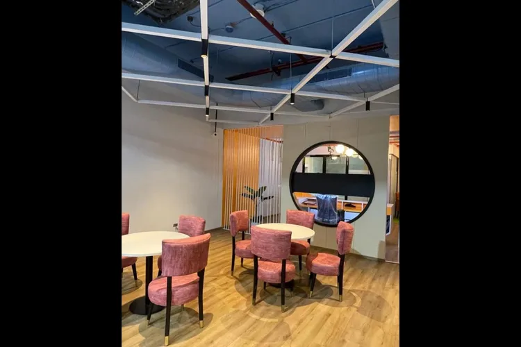innov8 perungudi coworking space 2613_162649.webp