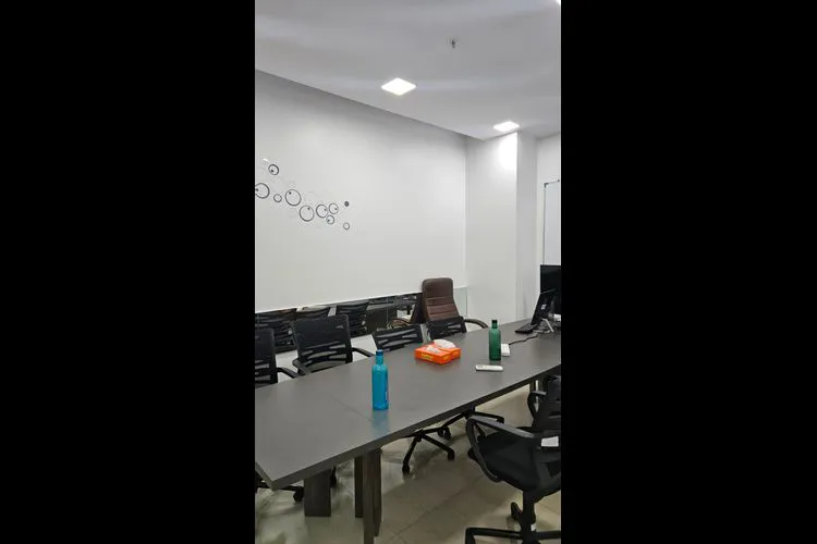 damji shamji corporate square ghatkopar private office 2624_192575.webp