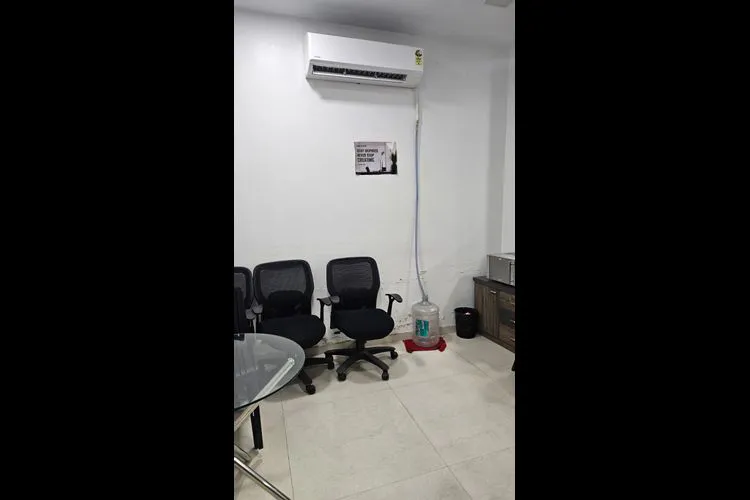 damji shamji corporate square ghatkopar private office 2624_227659.webp