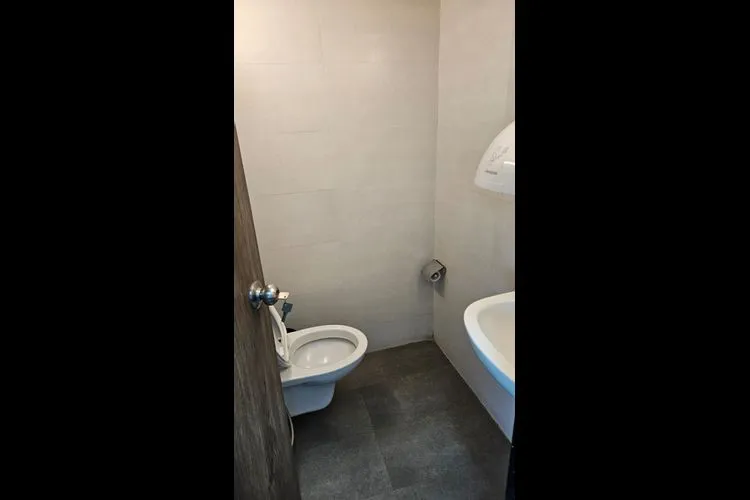 damji shamji corporate square ghatkopar private office 2624_859717.webp