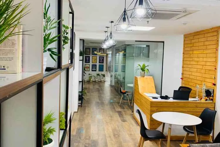 hub and oak coworking bhikaji cama place coworking space 541_723802.webp