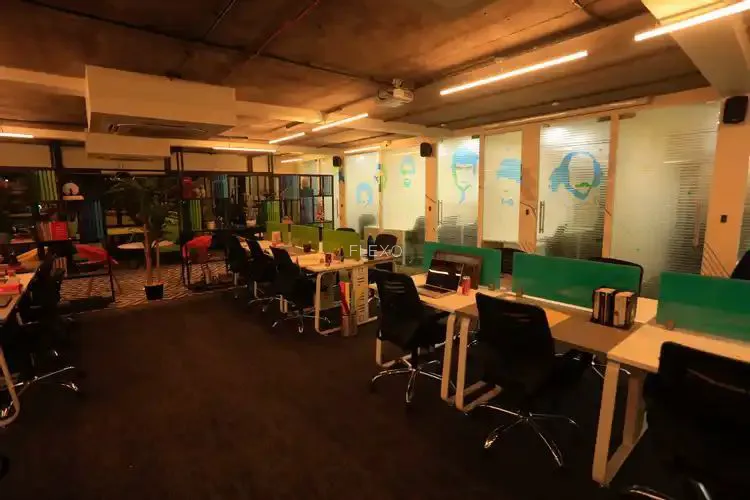 plug n work vile parle coworking space 63_818981.webp