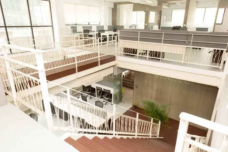 nomad daily huddle indiranagar coworking space 725_937886.webp